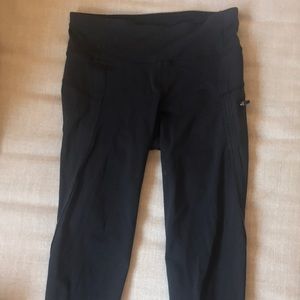 Black LuLuLemon Capri leggings. Size 4